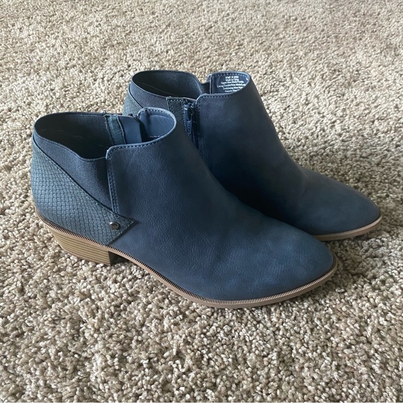 Simply Vera Wang Vienna Blue Almond Toe Ankle Tip Booties - Picture 2 of 8